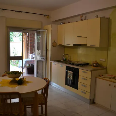 Apartamento Casa Mimosa - Con Giardino A 50 Mt Dal Mare *