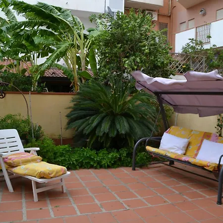 Casa Mimosa - Con Giardino A 50 Mt Dal Mare Apartamento